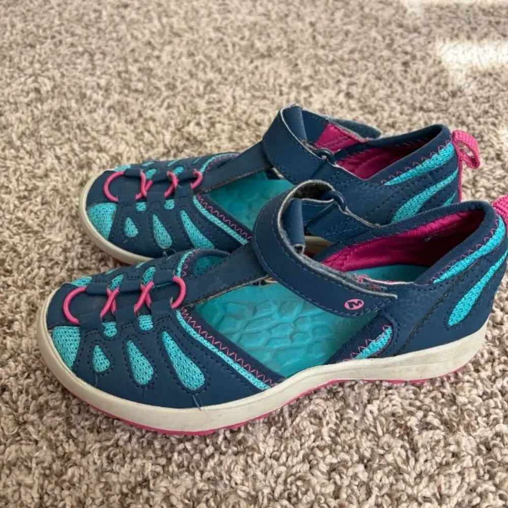 Size 2 / Girls Merrell Sandals